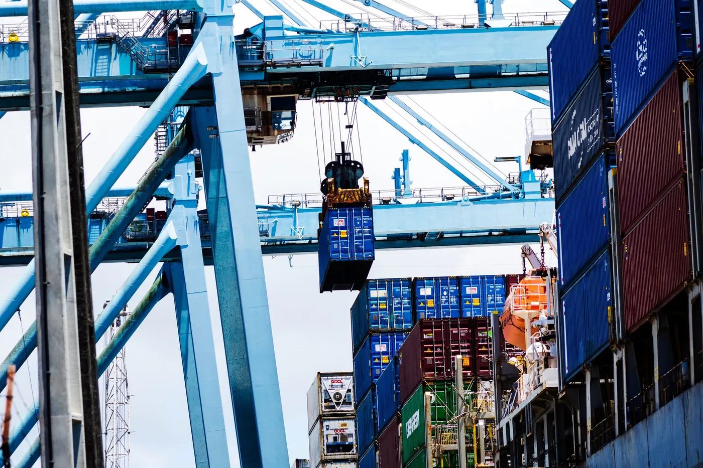 International port logistics